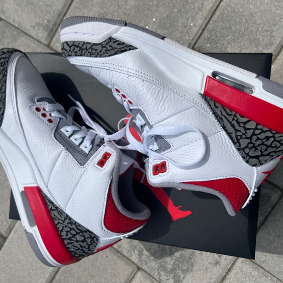 Youth Air Jordan 3 Retro (GS) “Fire Red” Colorway - Picture 6 of 8